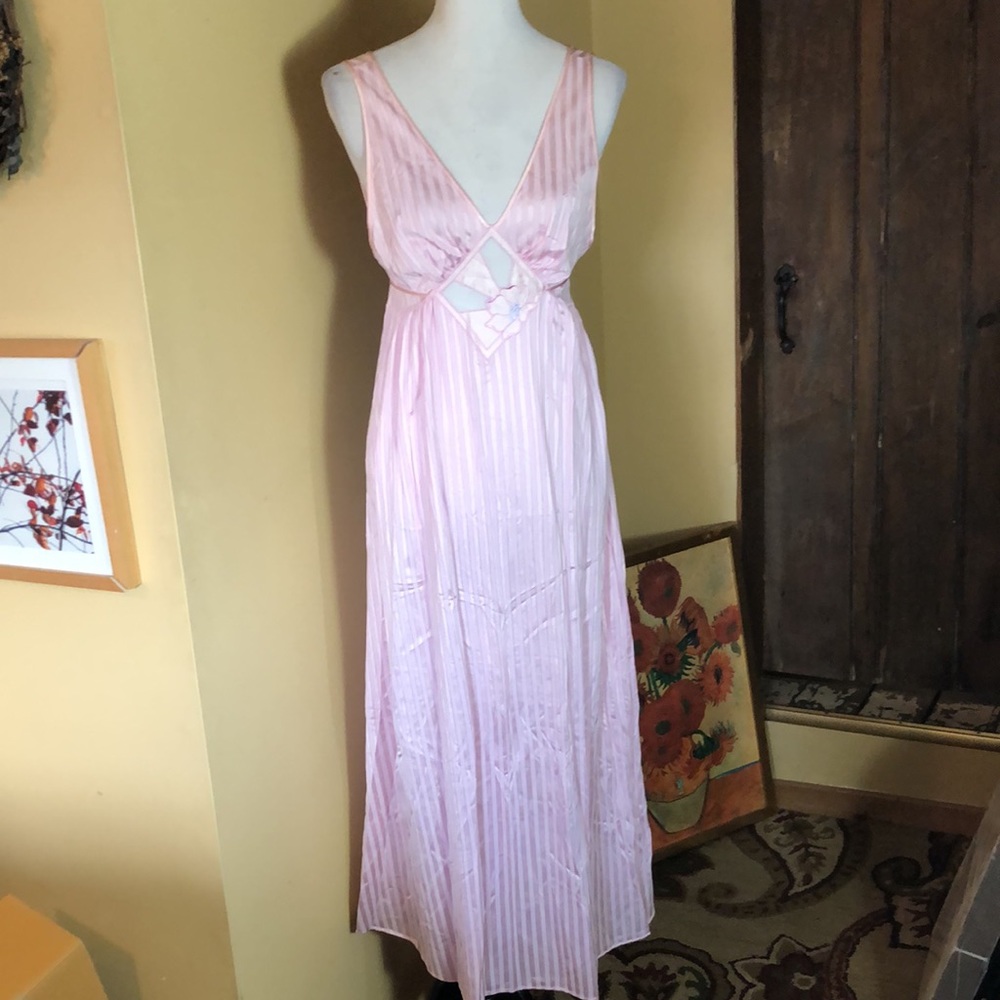 Vtg 70s KOMAR Size Medium Long Vertical Monochromatic Pinstripe Nightgown USA
